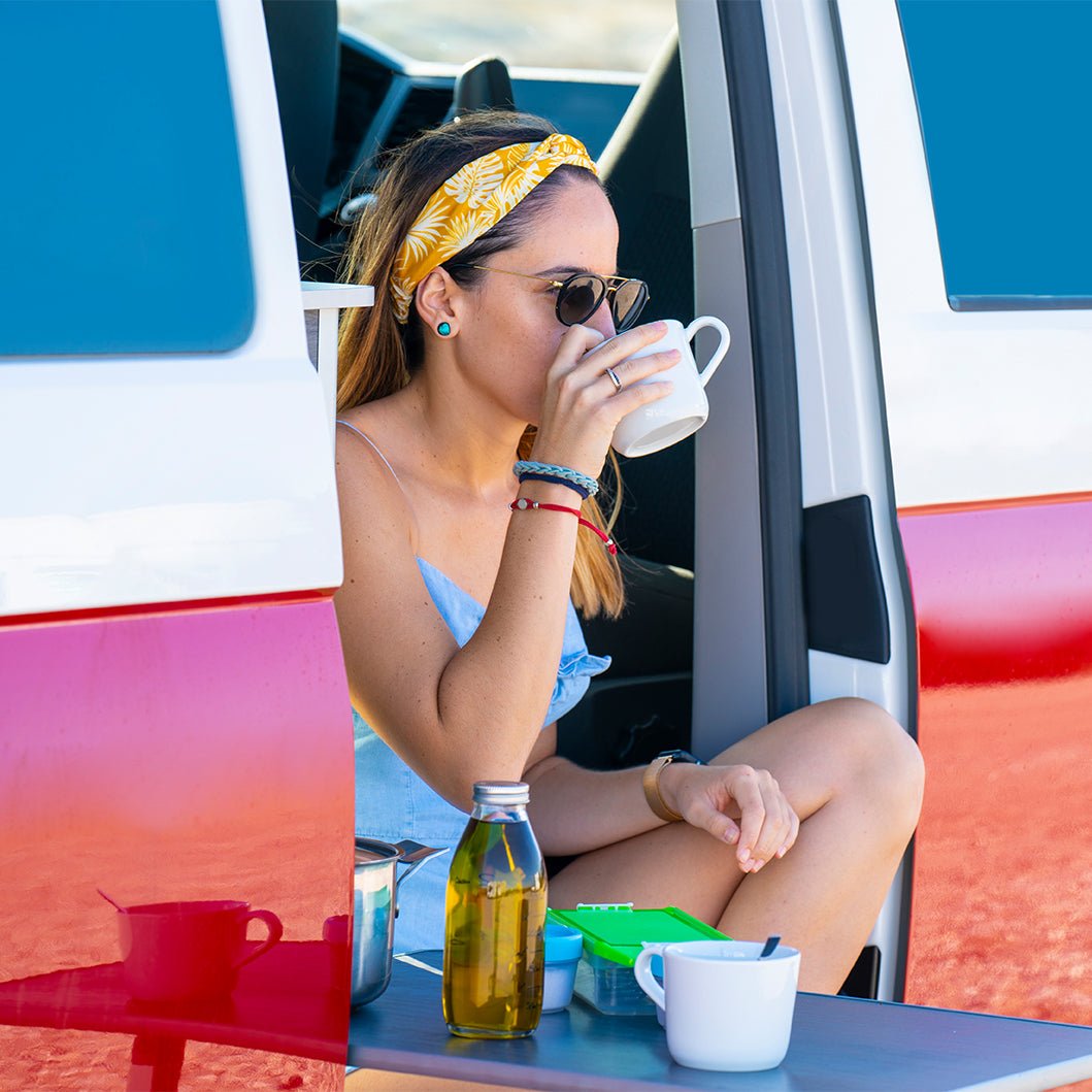 CLEANEXTREME Cockpitreiniger Mikrobiologisch Duft Zitrone - 500 ml + Mikrofaser - Reinigungshandschuh Innenraum - entfernt Staub, Fette, leichte Öle, Kosmetik - Rückstände, klebrige Getränkerückstände, Lebensmittelreste, Tierschmutz umv. - CLEANEXTREME