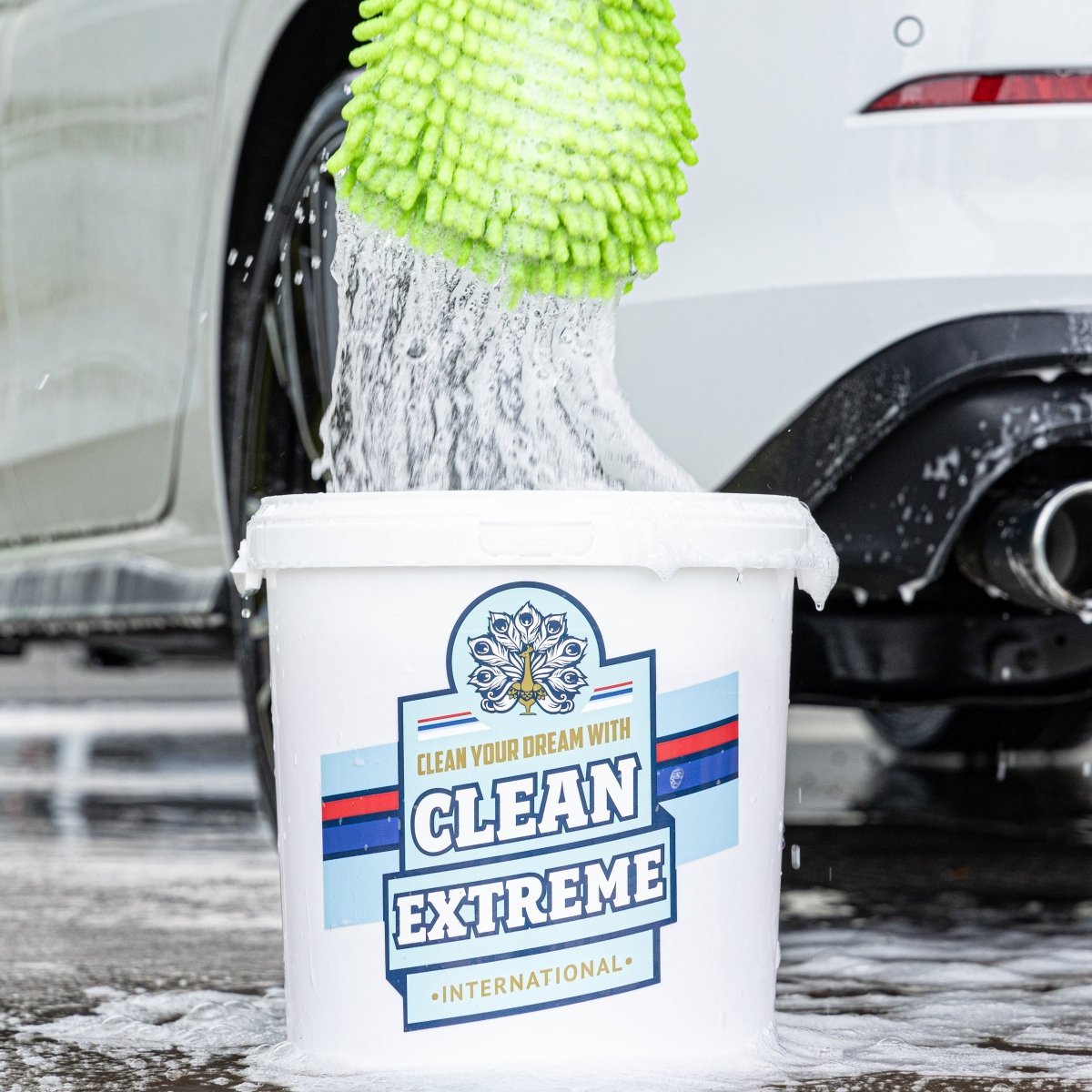 Auto-Wasch-Set Base Glanz Lack & Folie - Glanz-Shampoo mit Wachs Felgenreiniger pH-neutral Insektenentferner Auto-Detailer inkl. Wasch-Zubehör & Wasch-Eimer mit Deckel - CLEANEXTREME